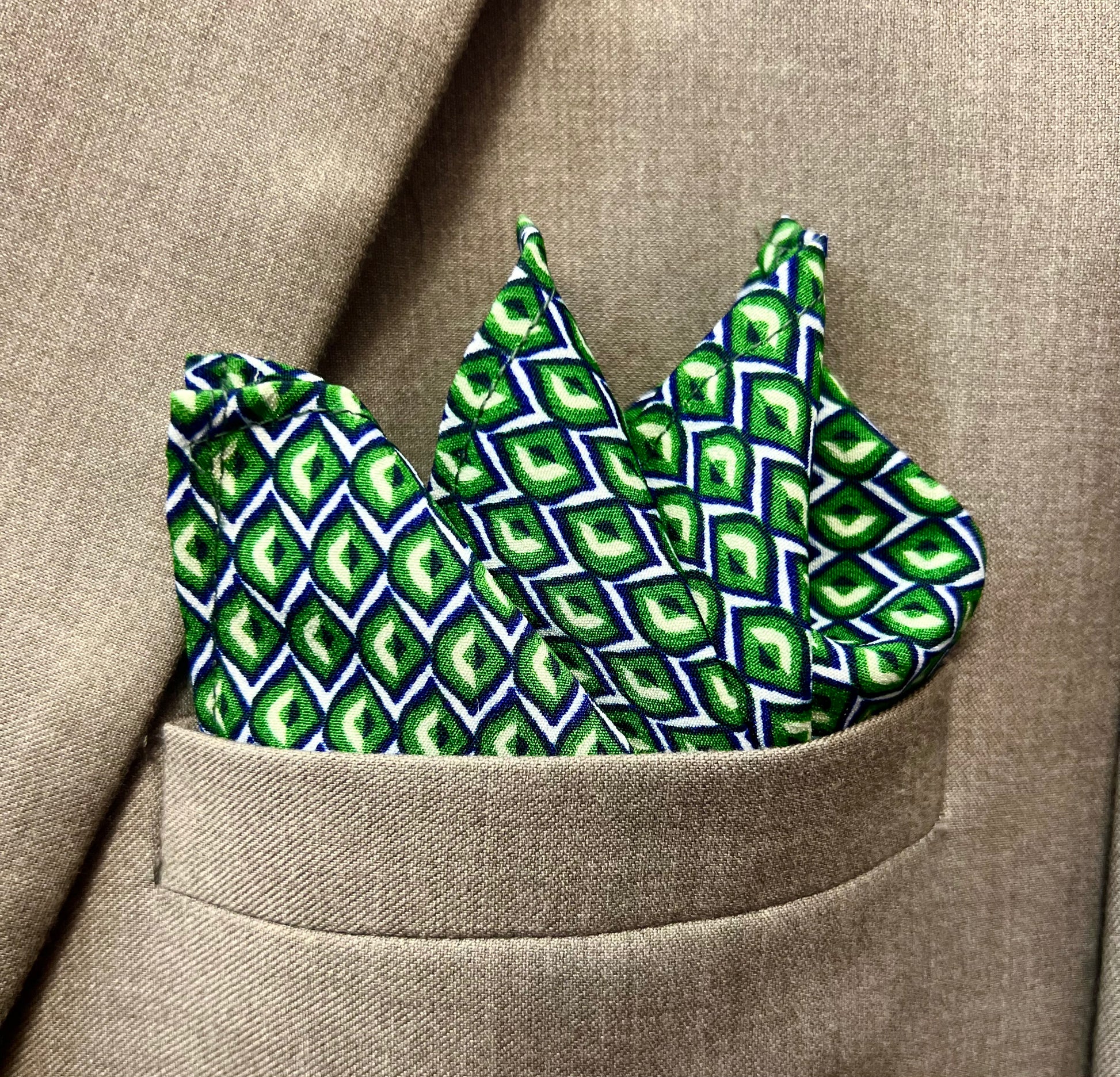 13 by 13 Emerald Diamond Pattern Pocket Square
