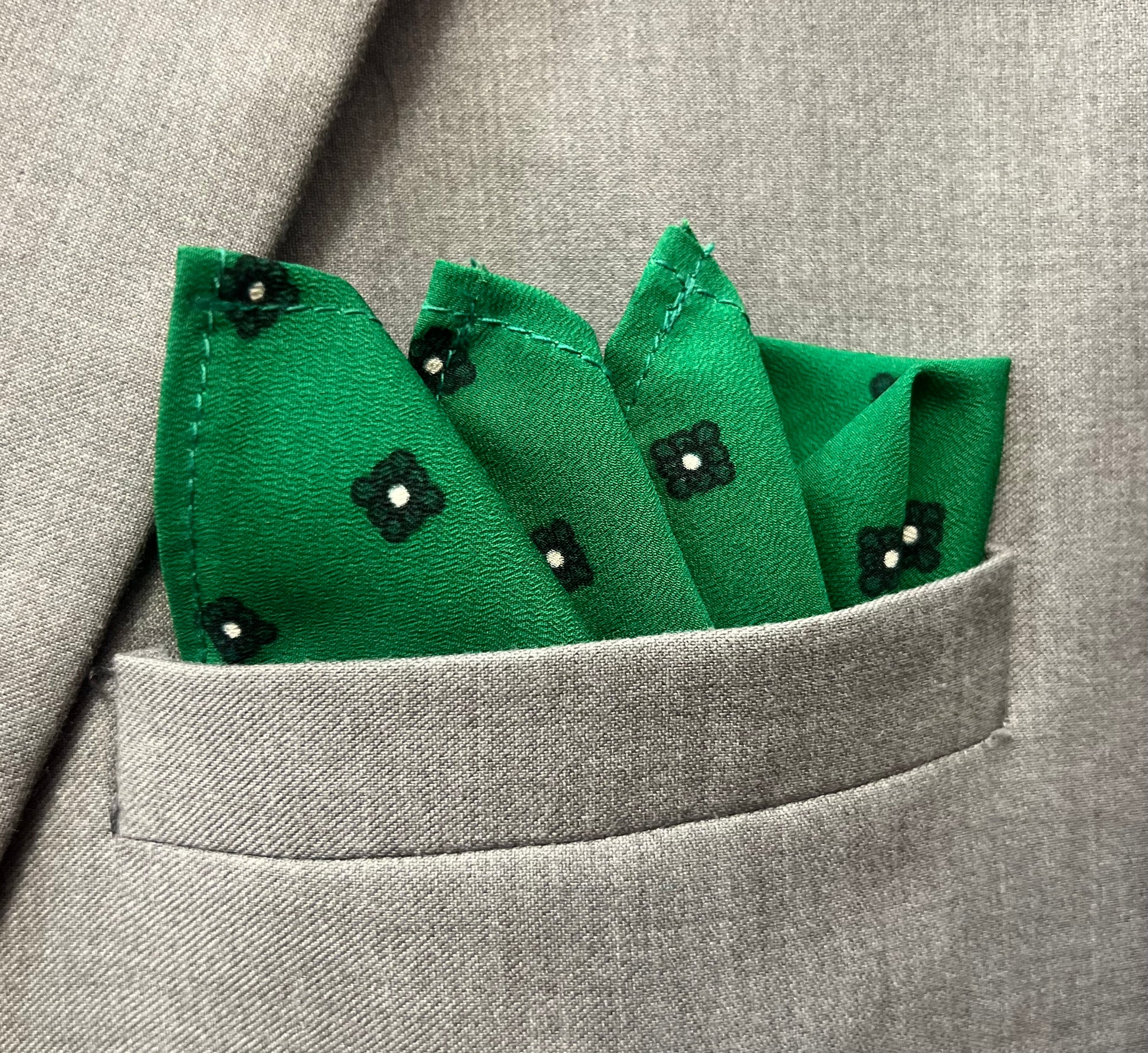 13 by 13 Emerald Green Square Pattern Pocket Square