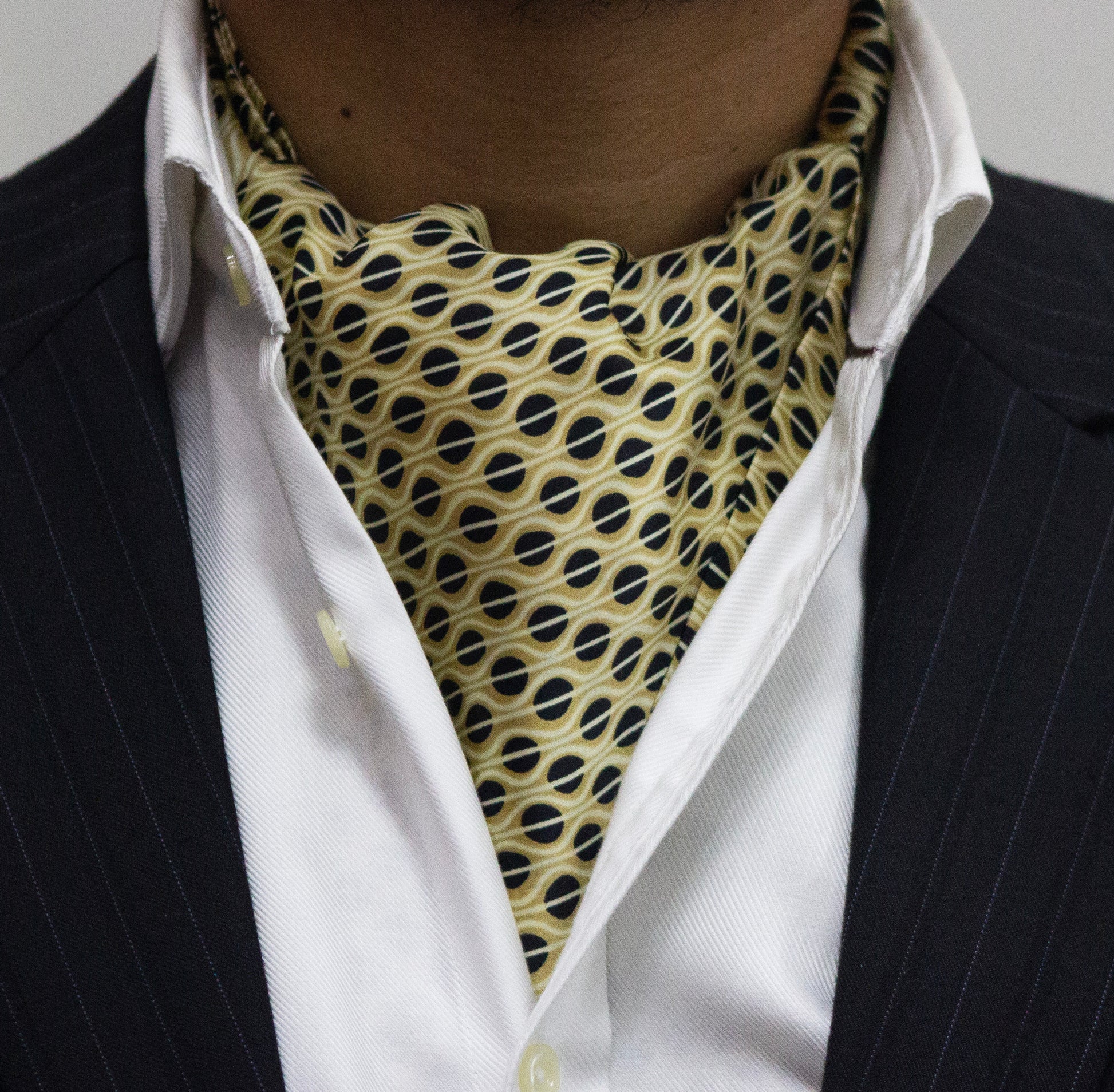 LUXURY GOLDEN CRAVAT AND POCKET SQUARE SET