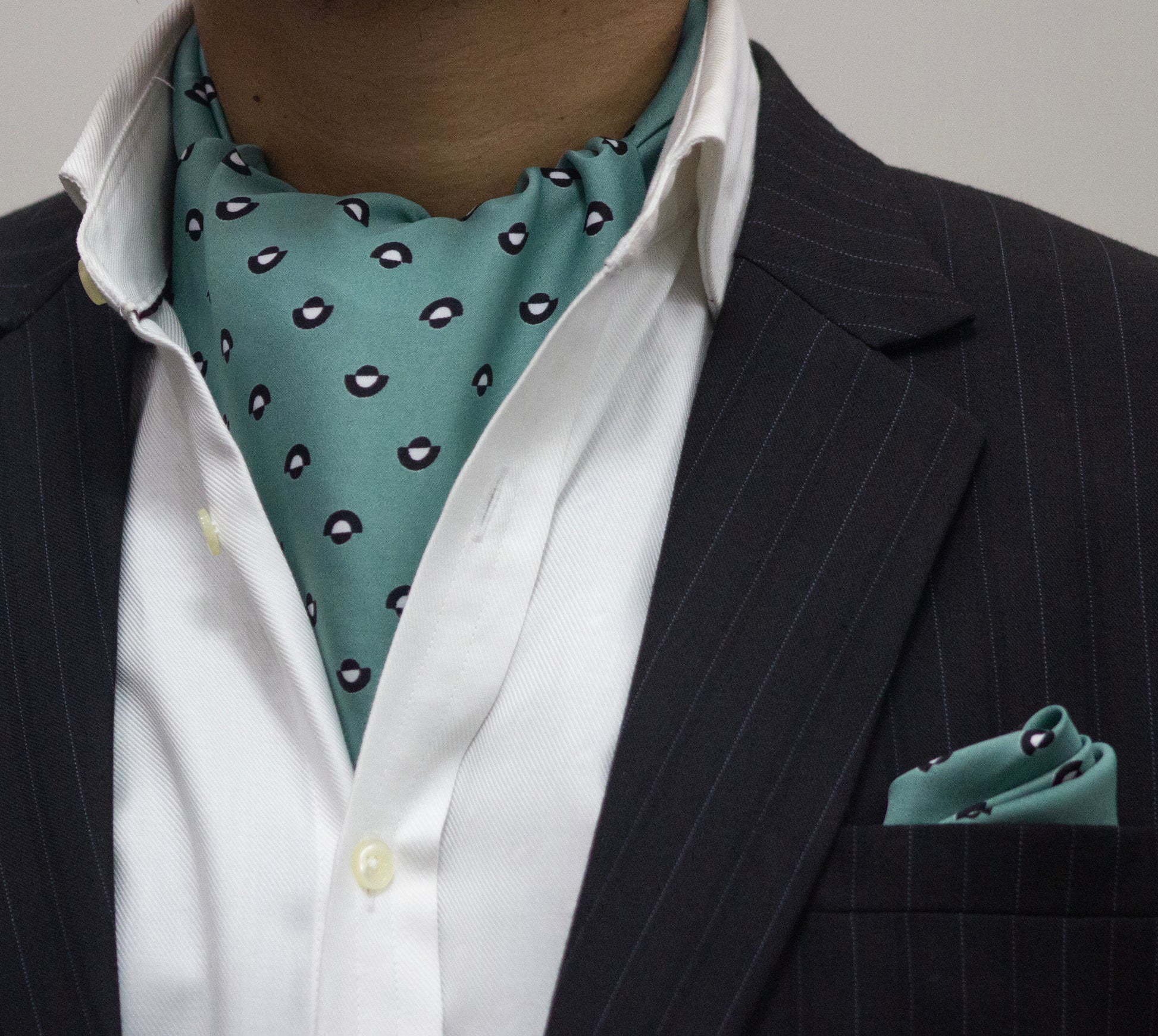 CYAN BASE BLACK CRAVAT AND POCKET SQUARE SET
