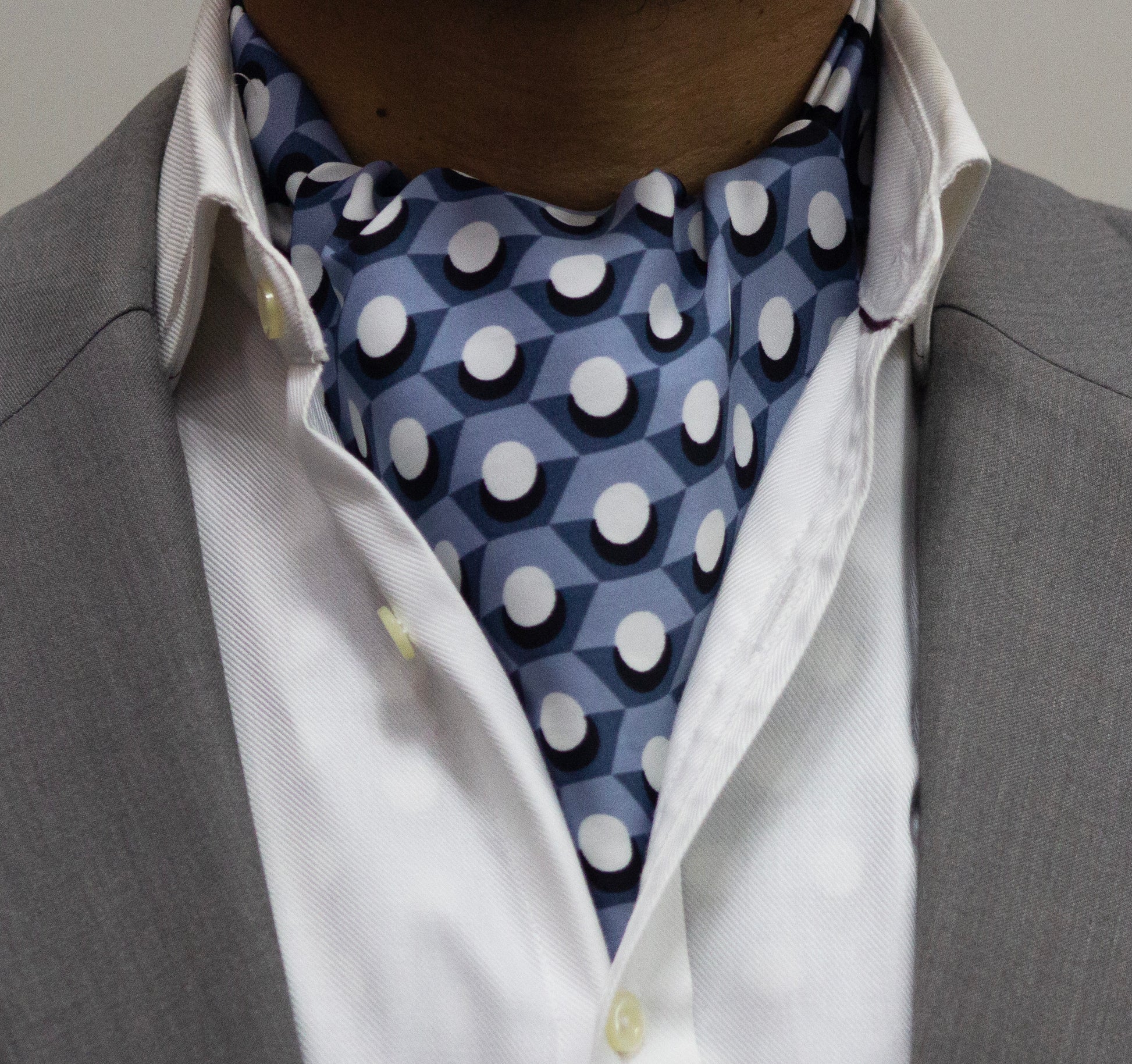 GREYISH BLUE BASE CRAVAT AND POCKET SQUARE SET