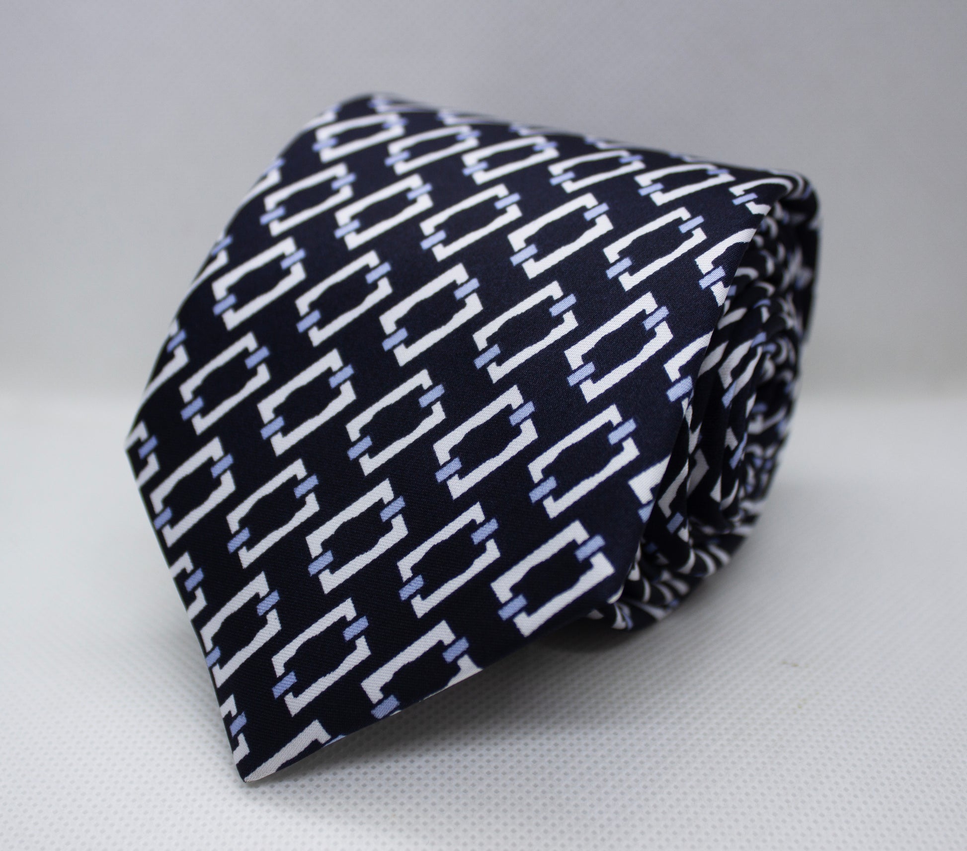 100% Polyester Blue and White Continuous Chain Pattern Premium Tie Set