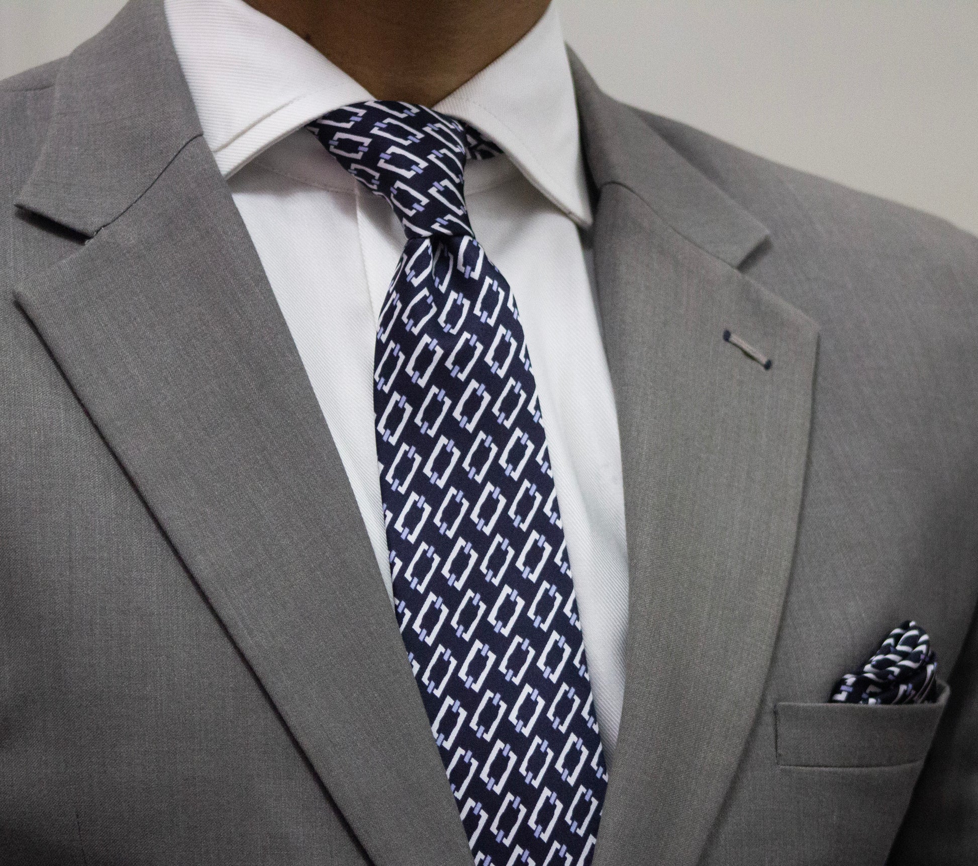 100% Polyester Blue and White Continuous Chain Pattern Premium Tie Set