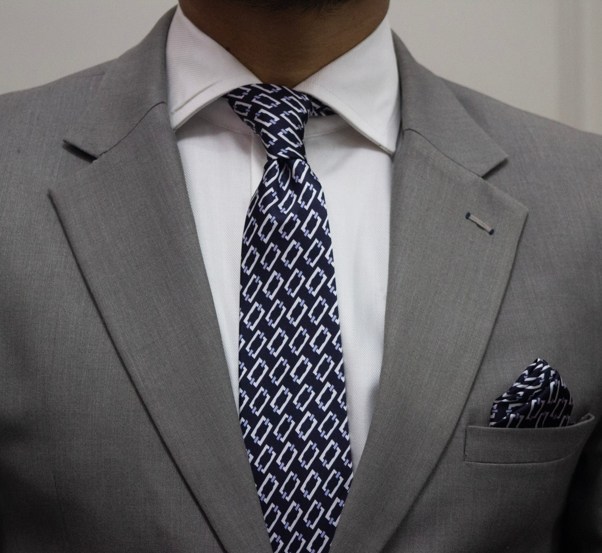 100% Polyester Blue and White Continuous Chain Pattern Premium Tie Set