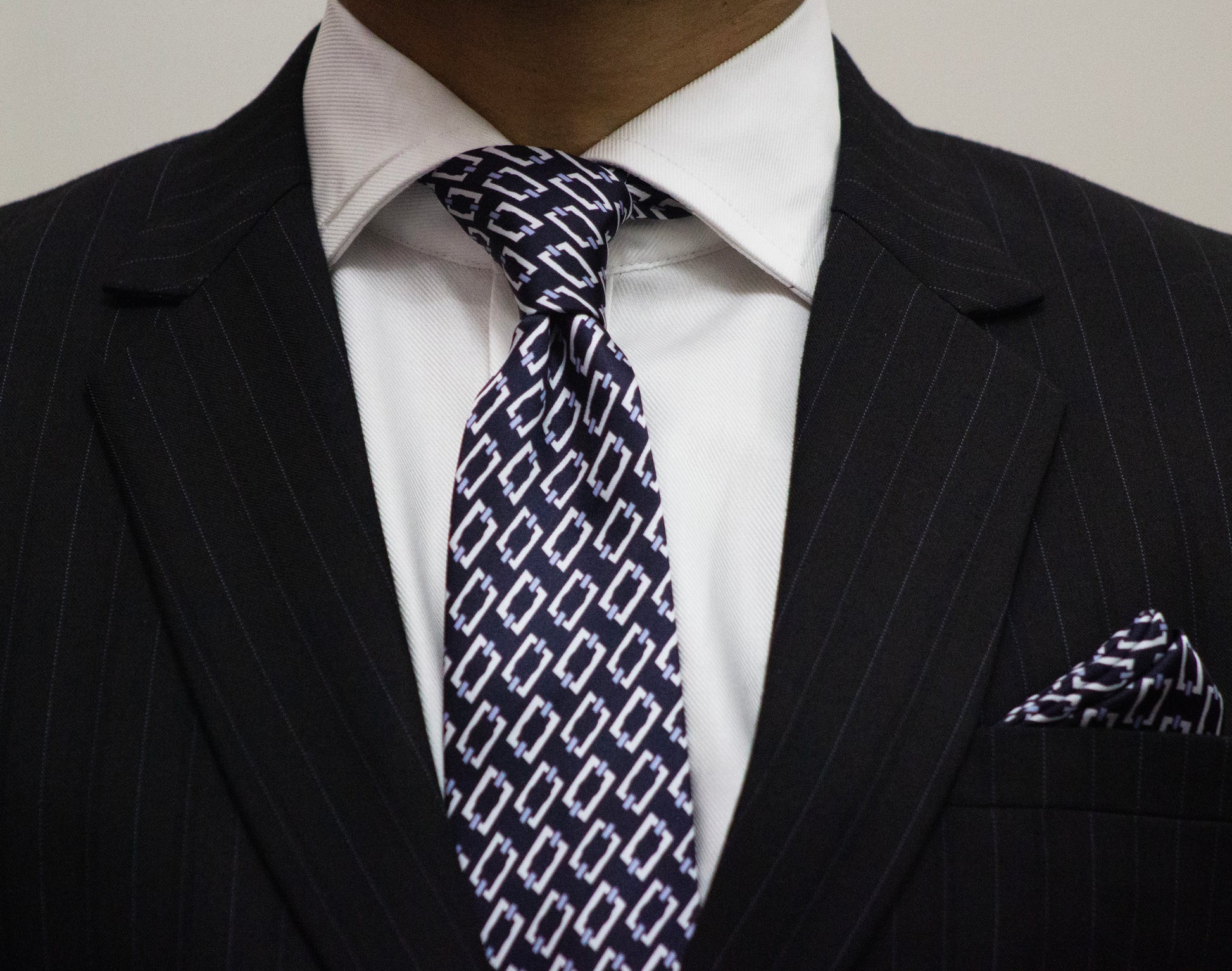 100% Polyester Blue and White Continuous Chain Pattern Premium Tie Set