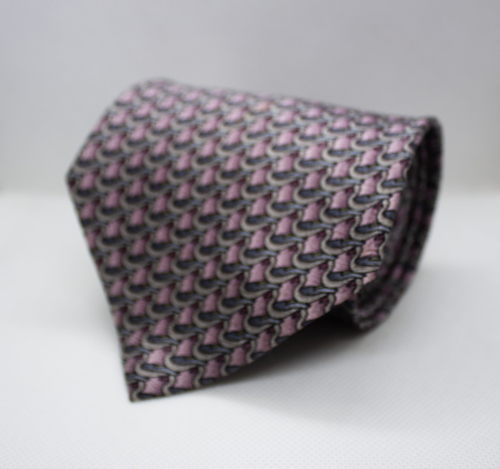 The Regal Weave Silk Broad Tie (Pink and Grey Pattern)