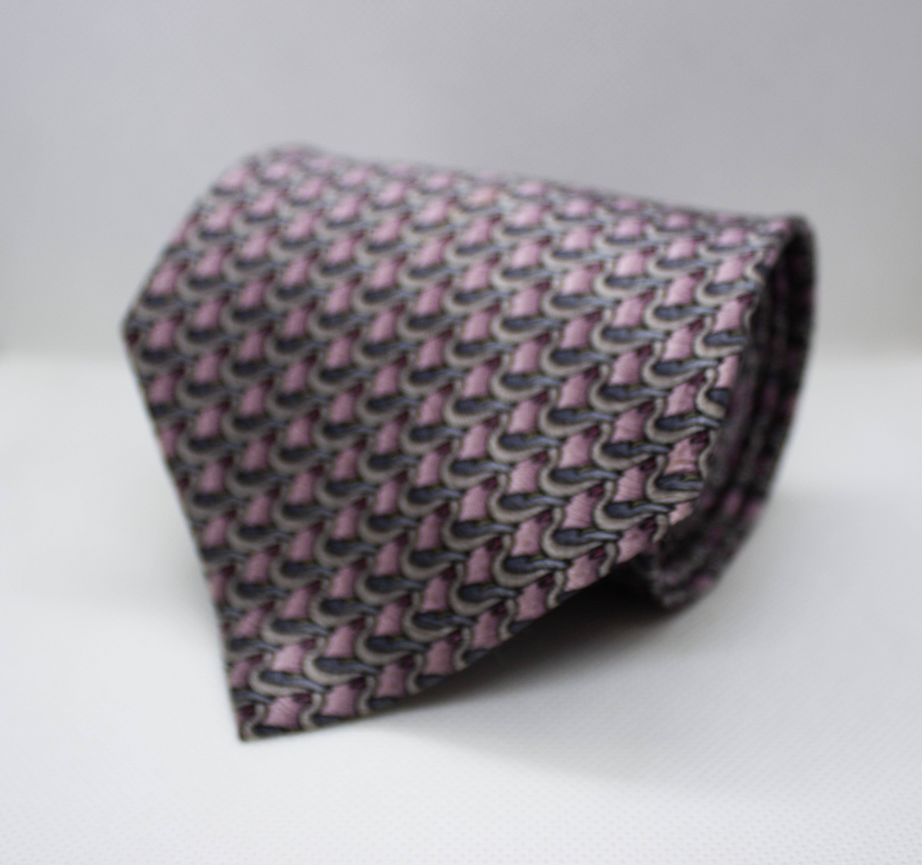 The Regal Weave Silk Broad Tie (Pink and Grey Pattern)
